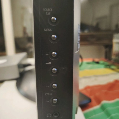 Samsung 32 used TV with vivid colors and excellent picture