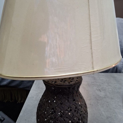 Metal table lamp with oval beige shade