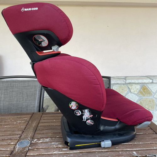 Maxi Cosi Rodifix car seat red like new with Isofix bases