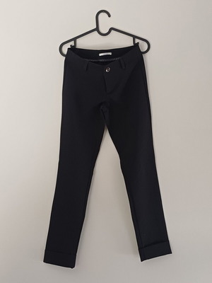 Women's black elastic pants with cuff, slim fit