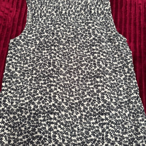 Sleeveless blouse new, size Medium, black and white with patterns