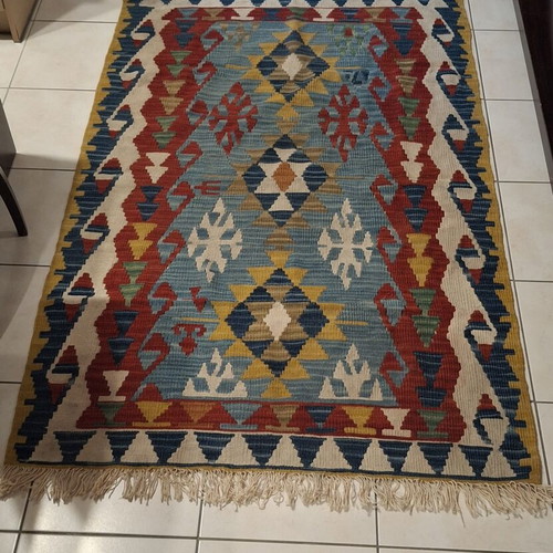 Handmade wool rug like new with beautiful colors