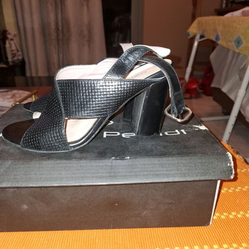 Fratelli Petridi women's leather sandals like new, black, size 37