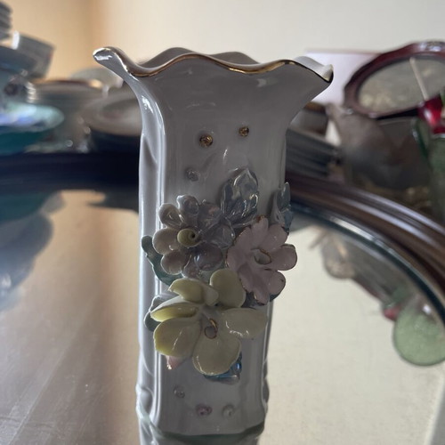 Decorative porcelain vase Italian made Porcellana Classica like new