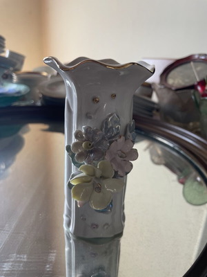 Decorative porcelain vase Italian made Porcellana Classica like new