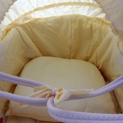 Motherbaby yellow bassinet like new with accessories and anatomical mattress