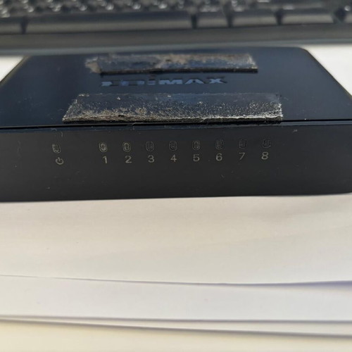 Edimax ES-3308P Network Switch used, Unmanaged L2, 10/100 Mbps PoE