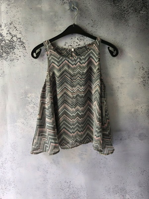 Paranoia women's sleeveless blouse size S like new, multicolor
