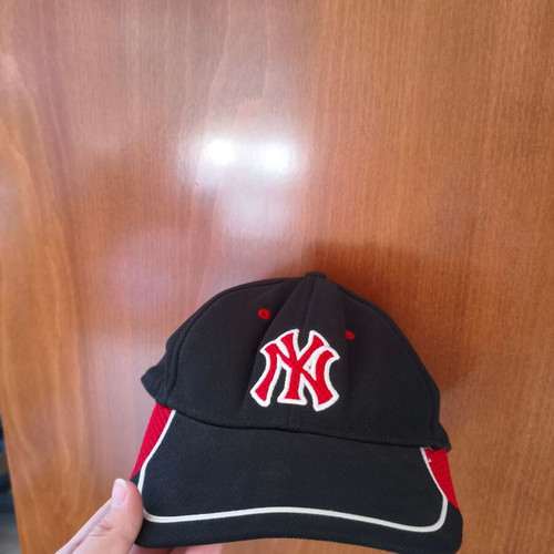 New Era New York Yankees MLB cap size 58cm like new black red