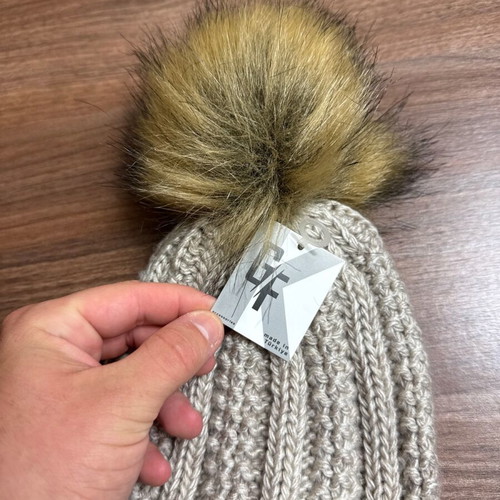 Women’s knitted hat with fur pompom new