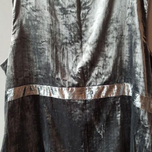Velvet sleeveless top silver like new with side zipper and lining
