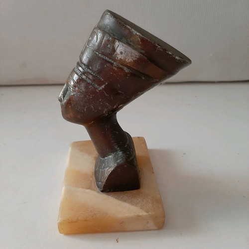 Metal bust of Nefertiti used with marble base