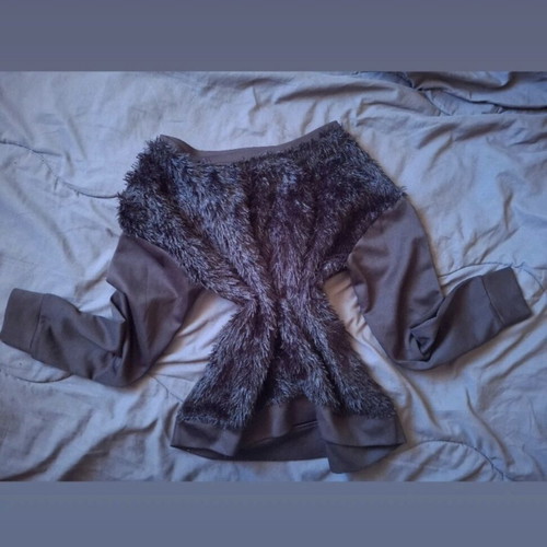 Tenezis blouse with black fur like new, size S-M