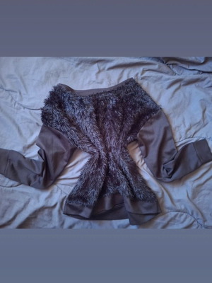 Tenezis blouse with black fur like new, size S-M