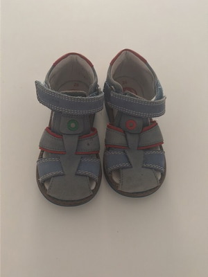 Kickers children's sandals size 20 like new
