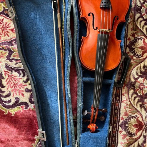 Hora Student Violin used with Case and Bow