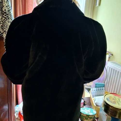 Black synthetic fur coat XL like new with pockets and lining