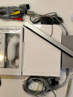 Nintendo Wii console white chipmodded Homebrew 300GB hard drive 59 games