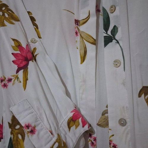 Stradivarius floral shirt size S like new, viscose, white multicolor