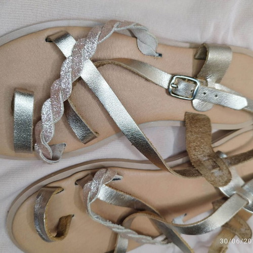 J&C Rose Gold Leather Sandals like new, flat sole