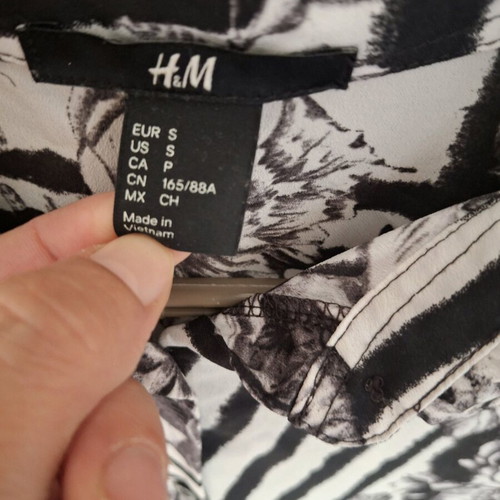 H&M shirt like new, black and white, size S
