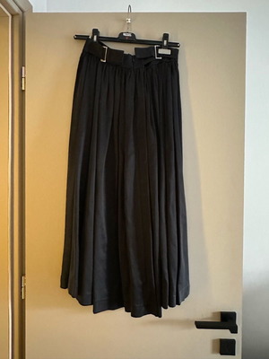 Gizia skirt new size M 38 black with side straps