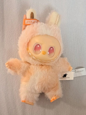 Labubu doll used, very good condition