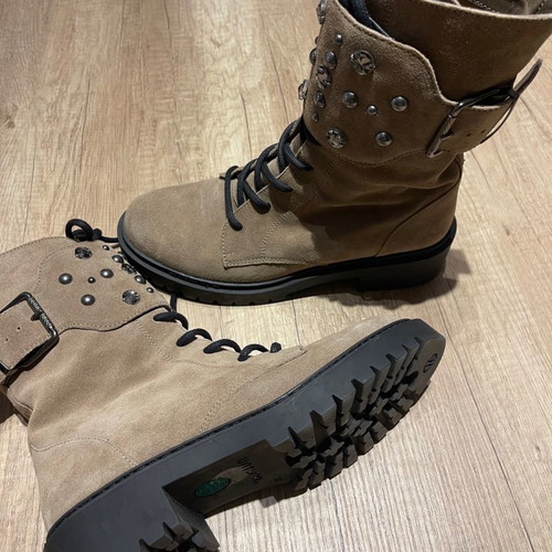Unisa suede boots with studs new, beige