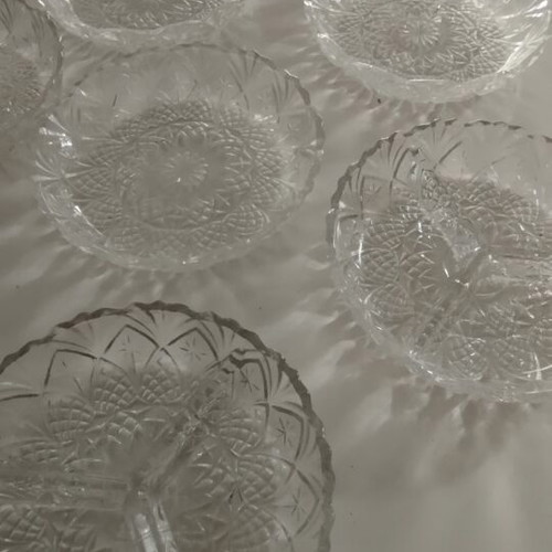 Nut Bowls set of 8, 2 with divider, 6 without, new