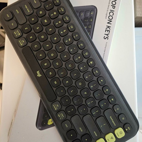 Logitech POP Icon Keys Bluetooth Keyboard like new, Graphite/Green