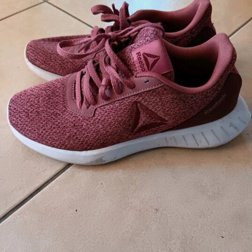 Reebok sneakers athletic like new, burgundy size 37