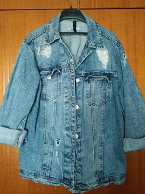 Stradivarius denim jacket with rips like new, blue, size L