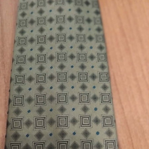 Silk tie like new, black and green