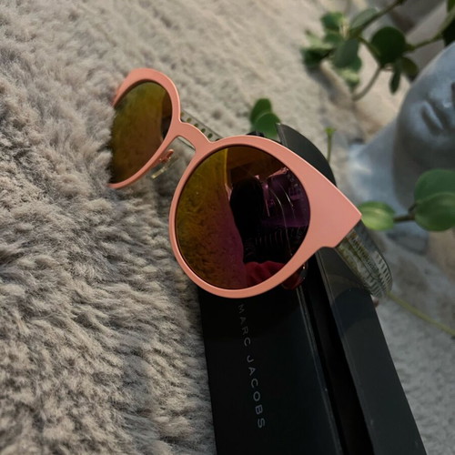 Marc by Marc Jacobs Coral Pink Cat-eye Sunglasses like new