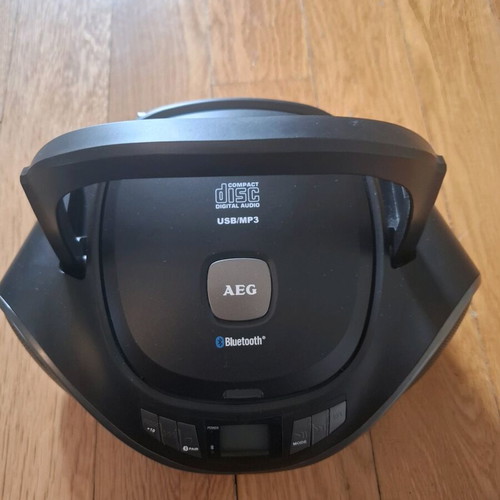 Portable Radio CD like new with Bluetooth and mp3