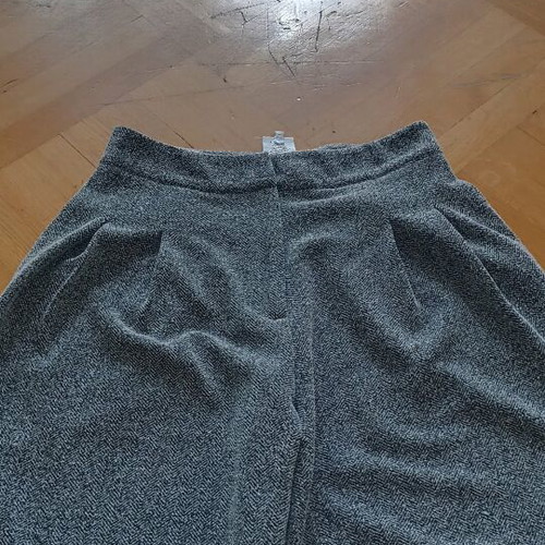 Manolo gray crop pants large like new