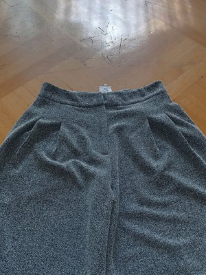 Manolo gray crop pants large like new