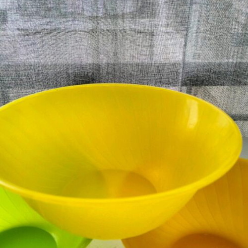 Plastic bowls used, pack of 3, durable, 23cm diameter