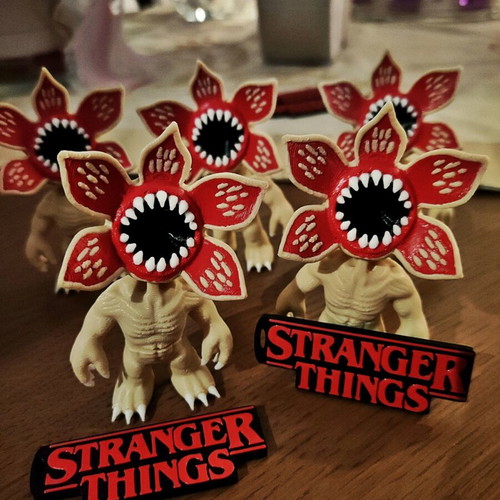 Demogorgon keychain with moving parts and Stranger Things logo like new
