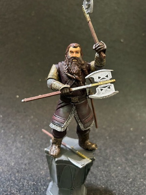 Gimly with Ring Pedstal 6” The Lord of the Rings The Fellowship of the Ring Series 2 ToyBiz like new