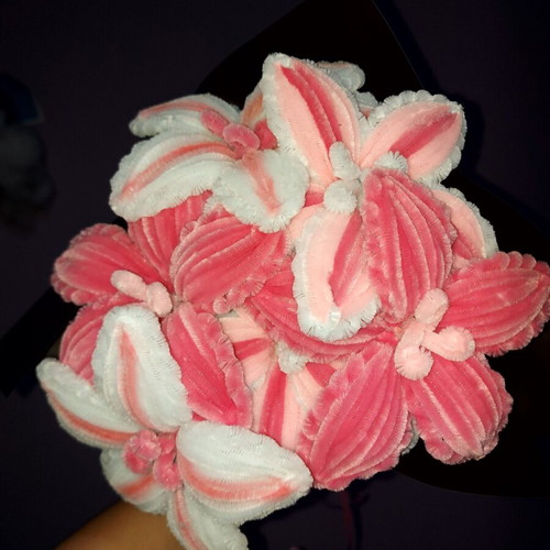 Handmade bouquet with 6 pink and white flowers, like new