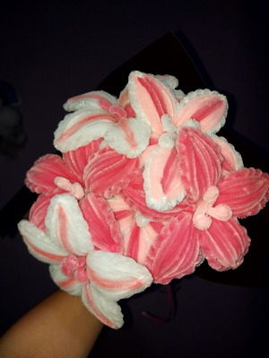 Handmade bouquet with 6 pink and white flowers, like new