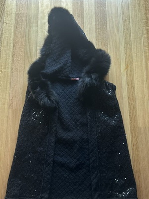 Regalinas black sleeveless vest with fur and sequins one size like new
