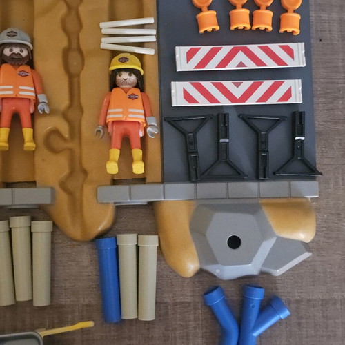 Playmobil 3126 construction repair site set, rare collectible 2002