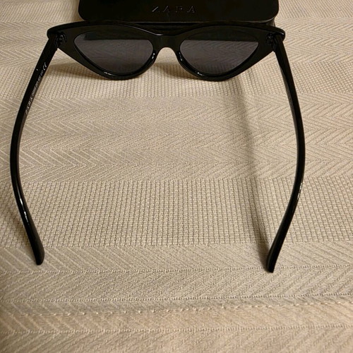 Zara sunglasses like new, black