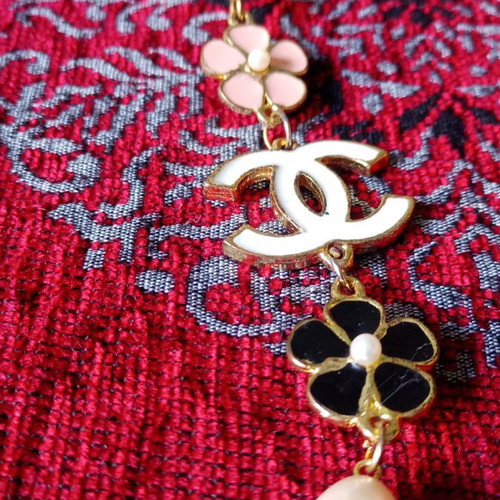 Necklace with enamel flowers and used faux pearls faux bijoux CC
