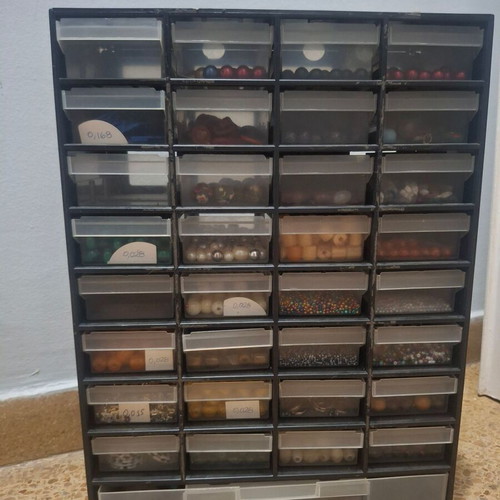 Plastic organizer drawer with 33 compartments and large bead stock, like new