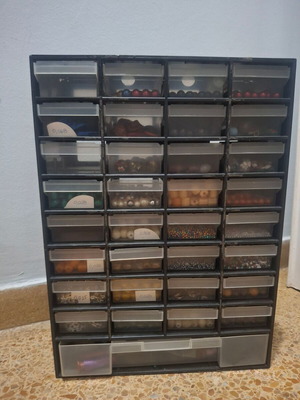 Plastic organizer drawer with 33 compartments and large bead stock, like new