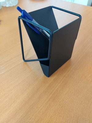 Metal pencil holder black like new