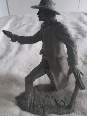 Jim Ponter The Gunfighter Limited Edition Pewter Sculpture like new
